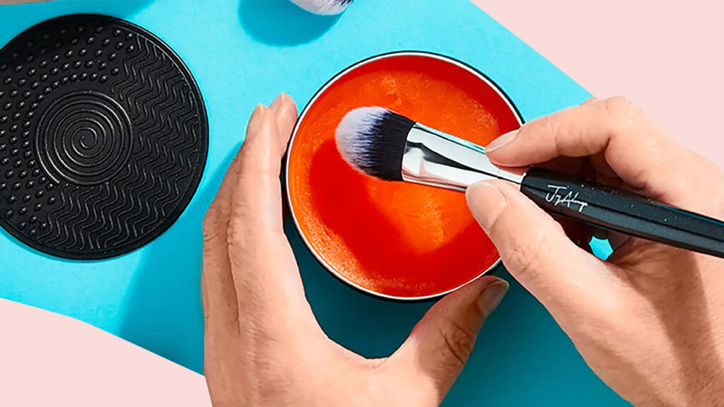 The Ultimate Guide to Cleaning Your Makeup Brushes: Tips, Tricks, and Techniques