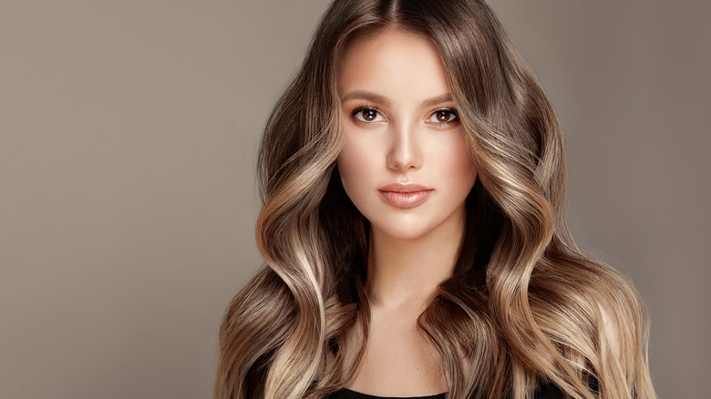 Foilyage: The Perfect Fusion of Foil Highlights and Balayage