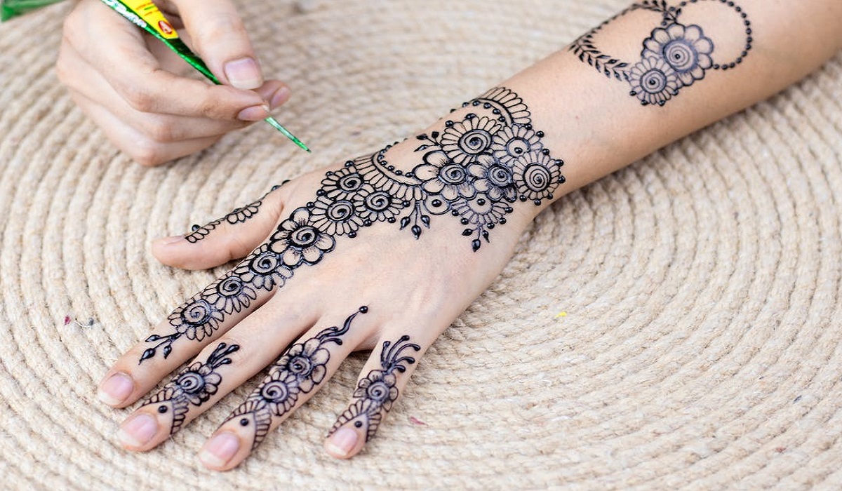 Henna Vs. Regular Tattoos: An In Depth Comparison Of Body Art Forms