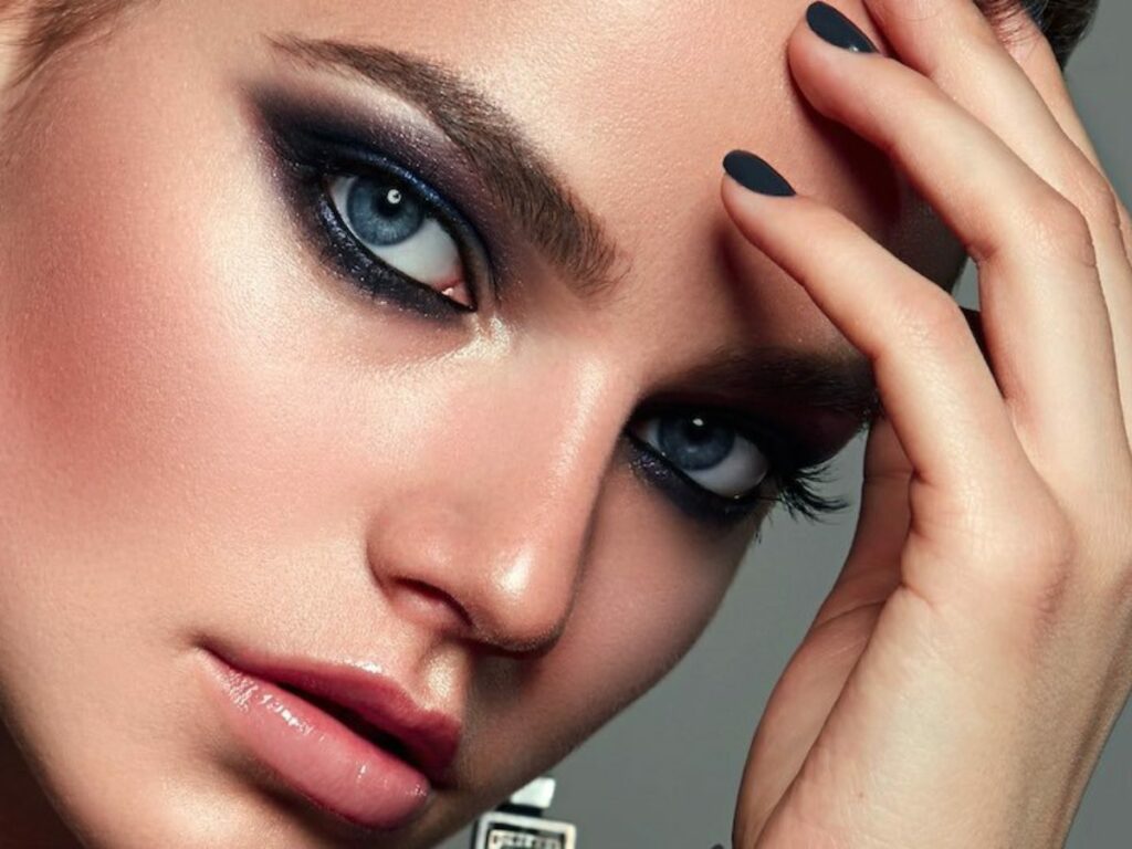 The Most Gorgeous Eyeshadow Looks For Blue Eyes 1