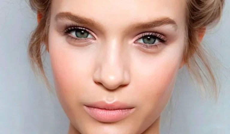 Dive Into The World Of Effortless Eye Makeup With Our Beginner's Guide. Learn Simple, Chic Techniques For A Stunning Look That Radiates Elegance.