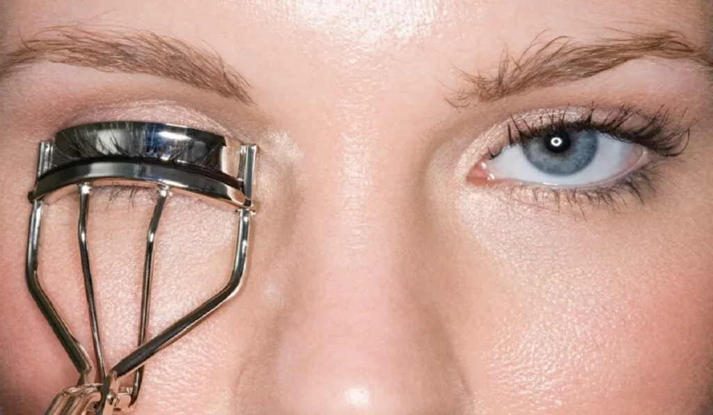 Mastering The Eyelash Curler