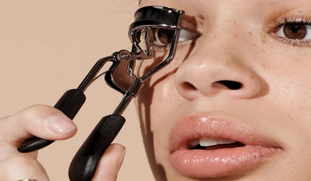 Mastering The Eyelashcurler