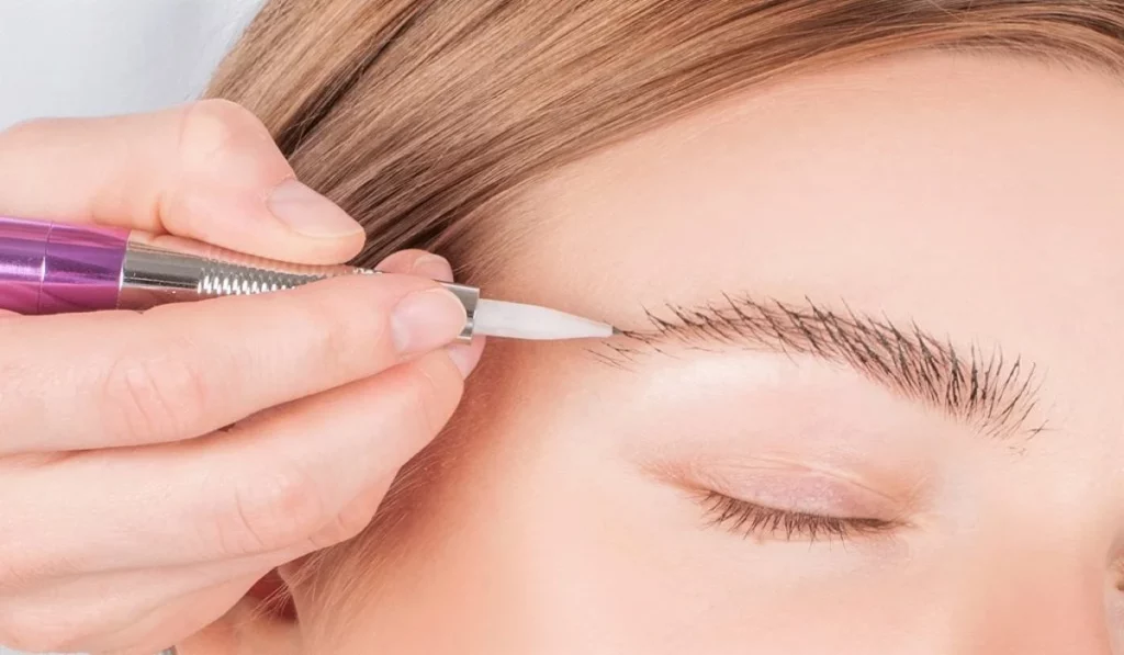 A Beginner's Guide To Filling Youreyebrows