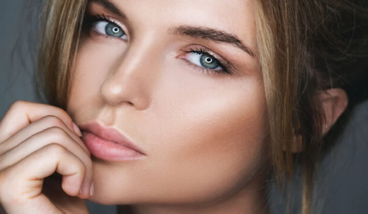 Bronzed Beauty Mastering The Art Of Usingbronzer As Eyeshadow